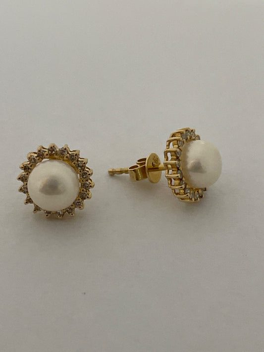 14K Yellow Gold  Earring with Diamond and Pearl
