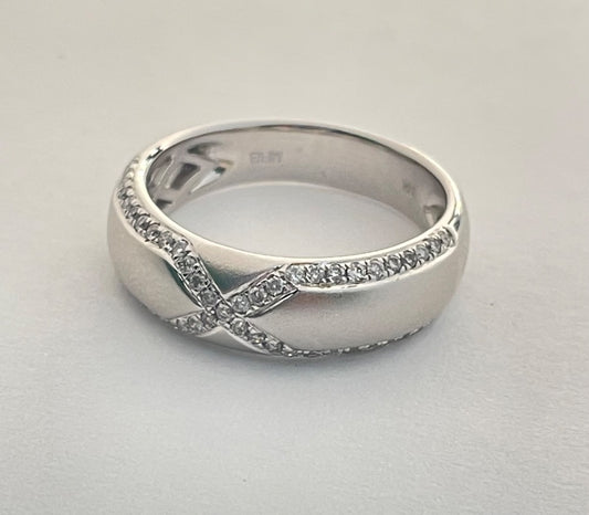 14K White Gold  Ring with Diamond