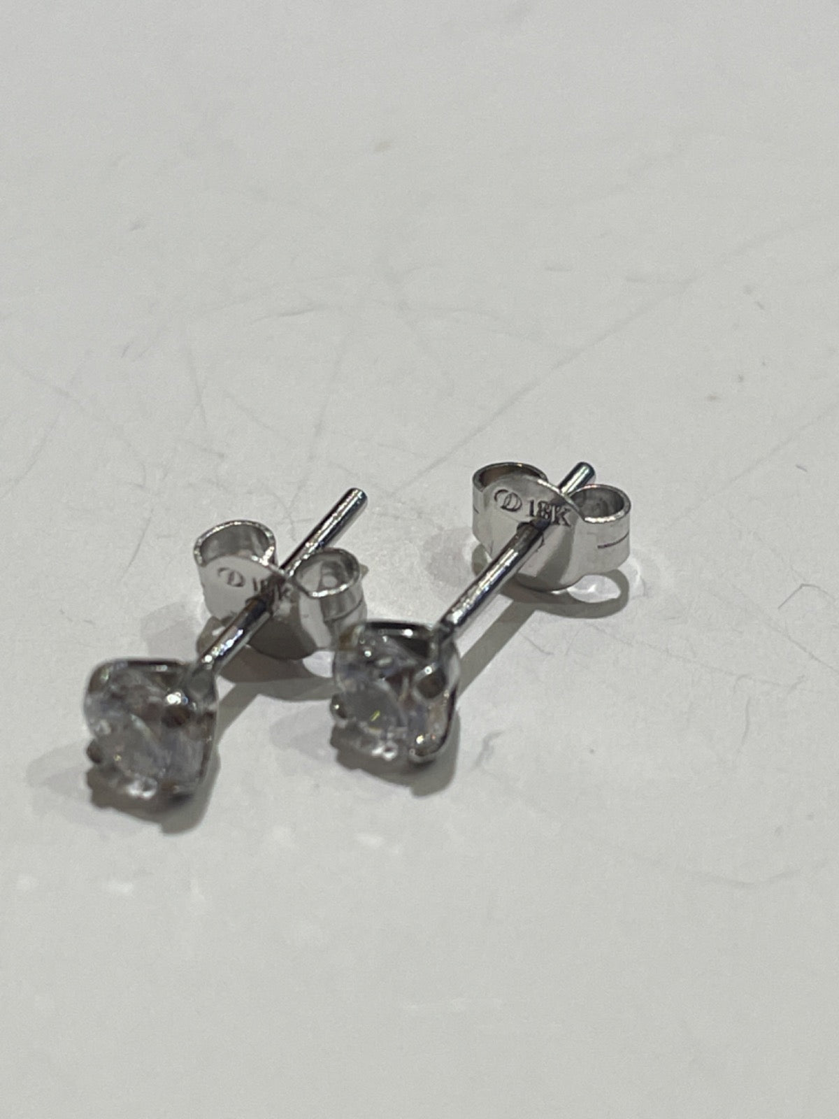 18K White Gold Studs 4mm Earring