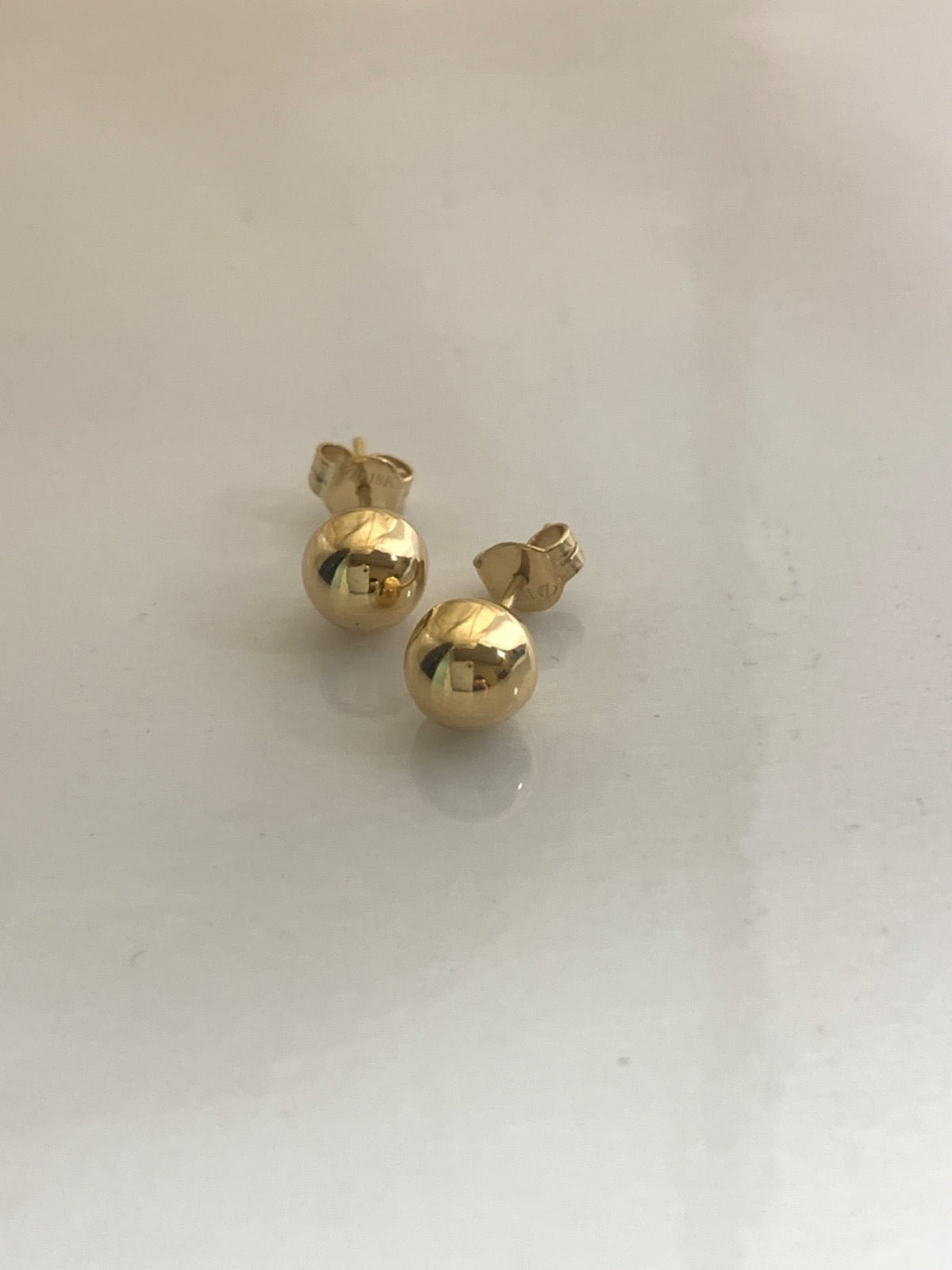 18K Yellow Gold Ball 6mm Earring