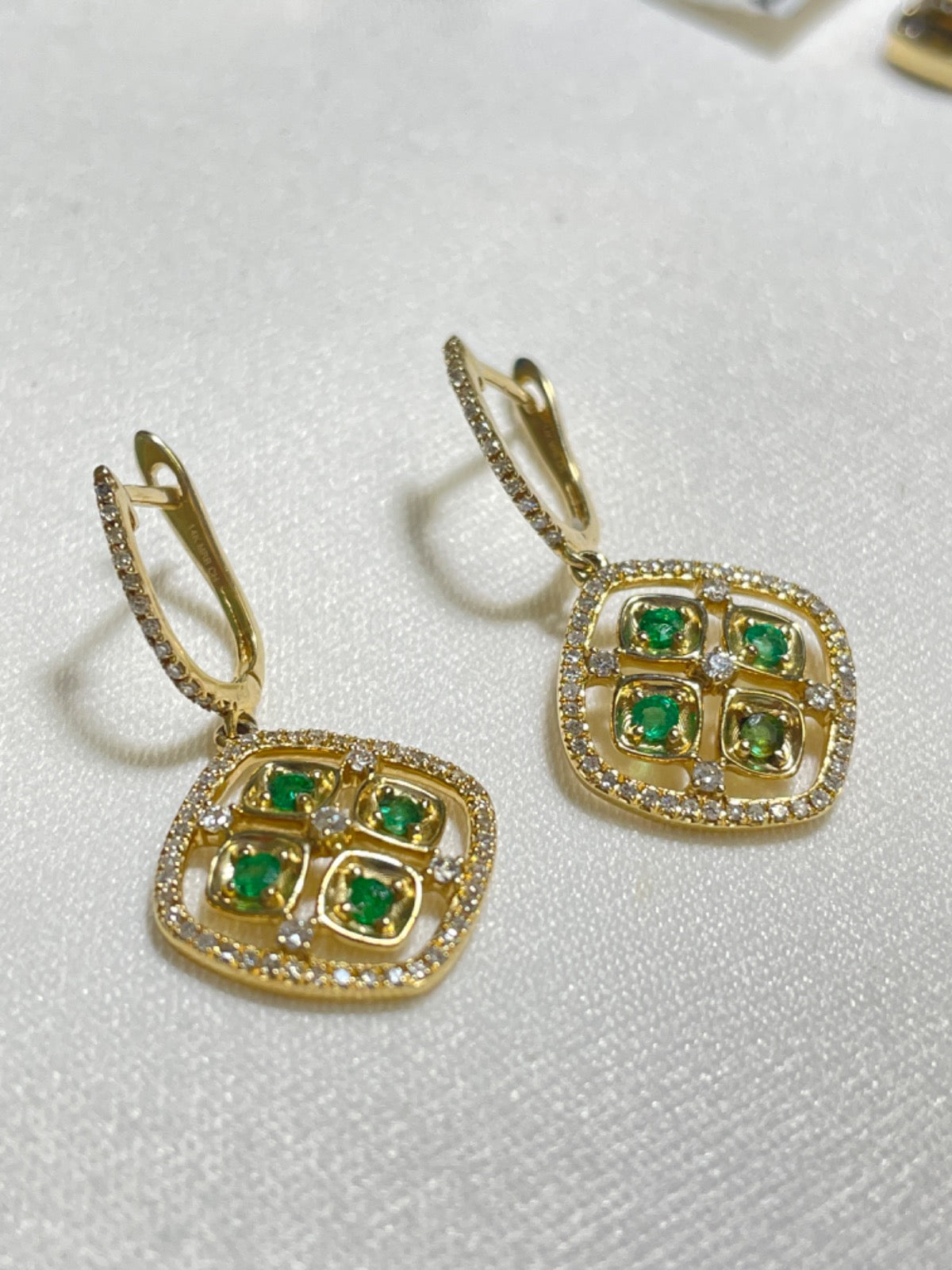 14K Yellow Gold Hanging Earring with Diamond and Emerald