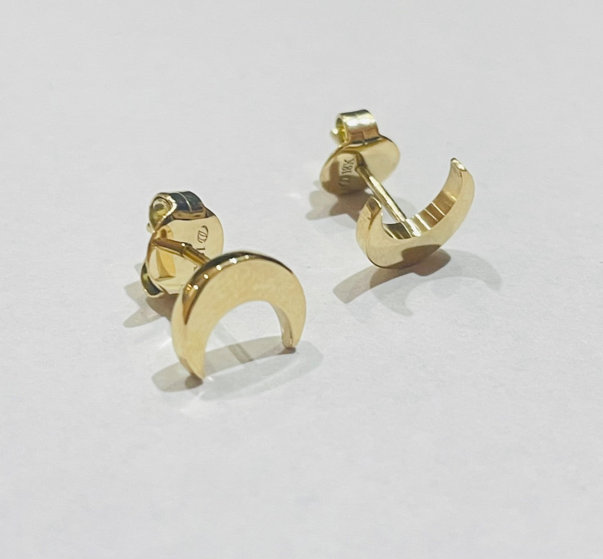 18K Yellow Gold Haft Moon  Earring