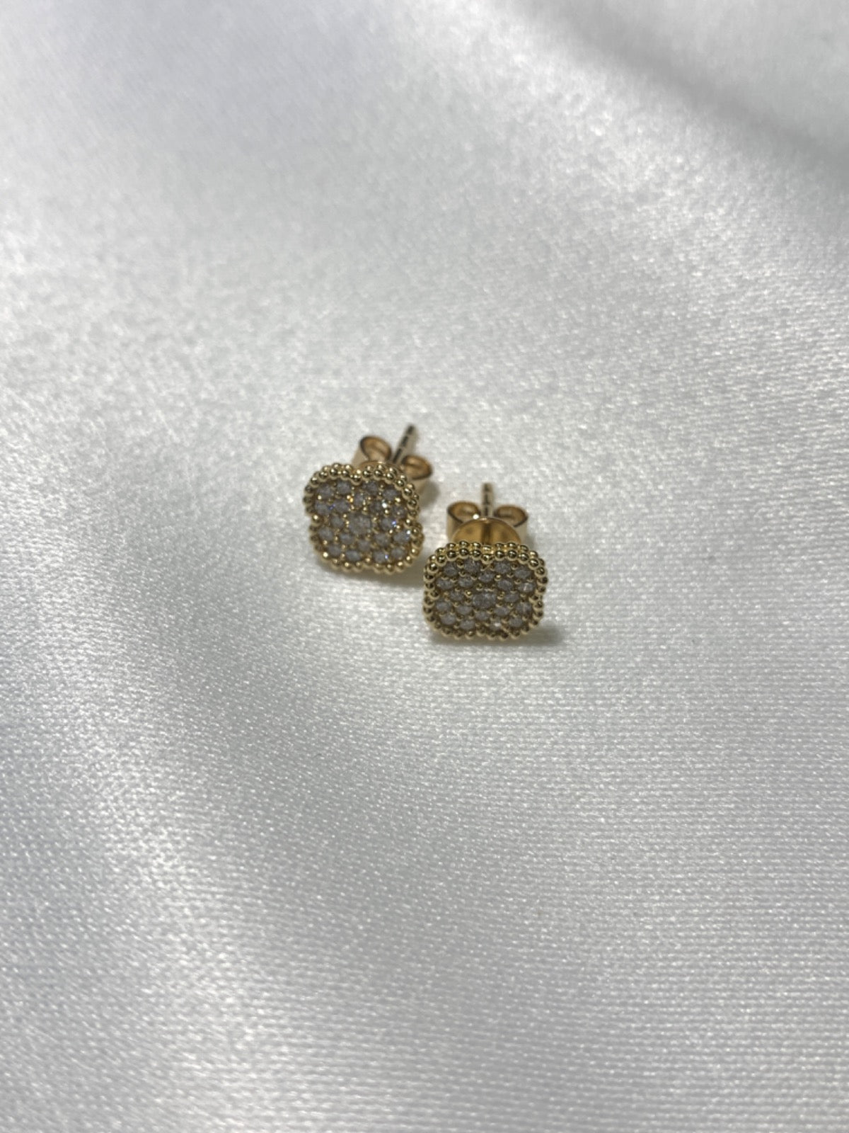 14K Yellow Gold  Earring with Diamond