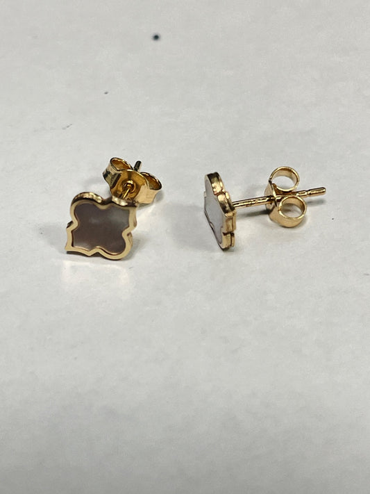 14K Yellow Gold  Earring with Mother Of Pearl