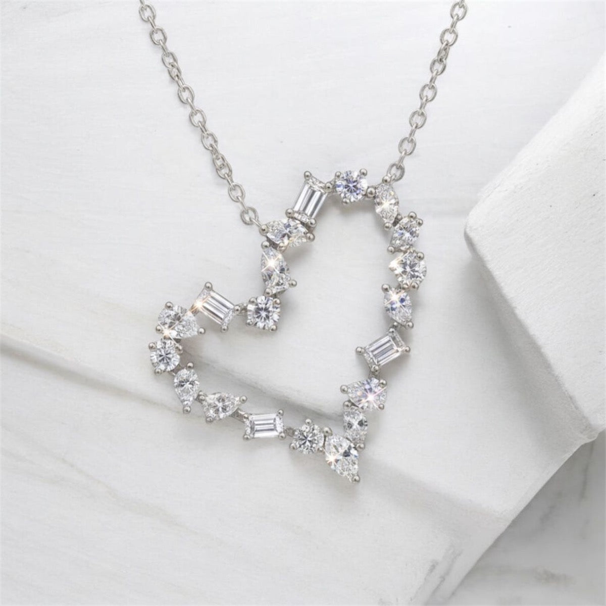 18K White Gold Heart Pendant with Diamond