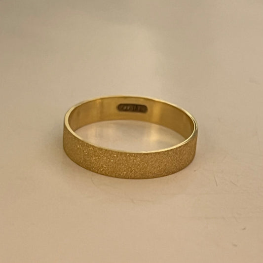 18K Yellow Gold  Wedding Band