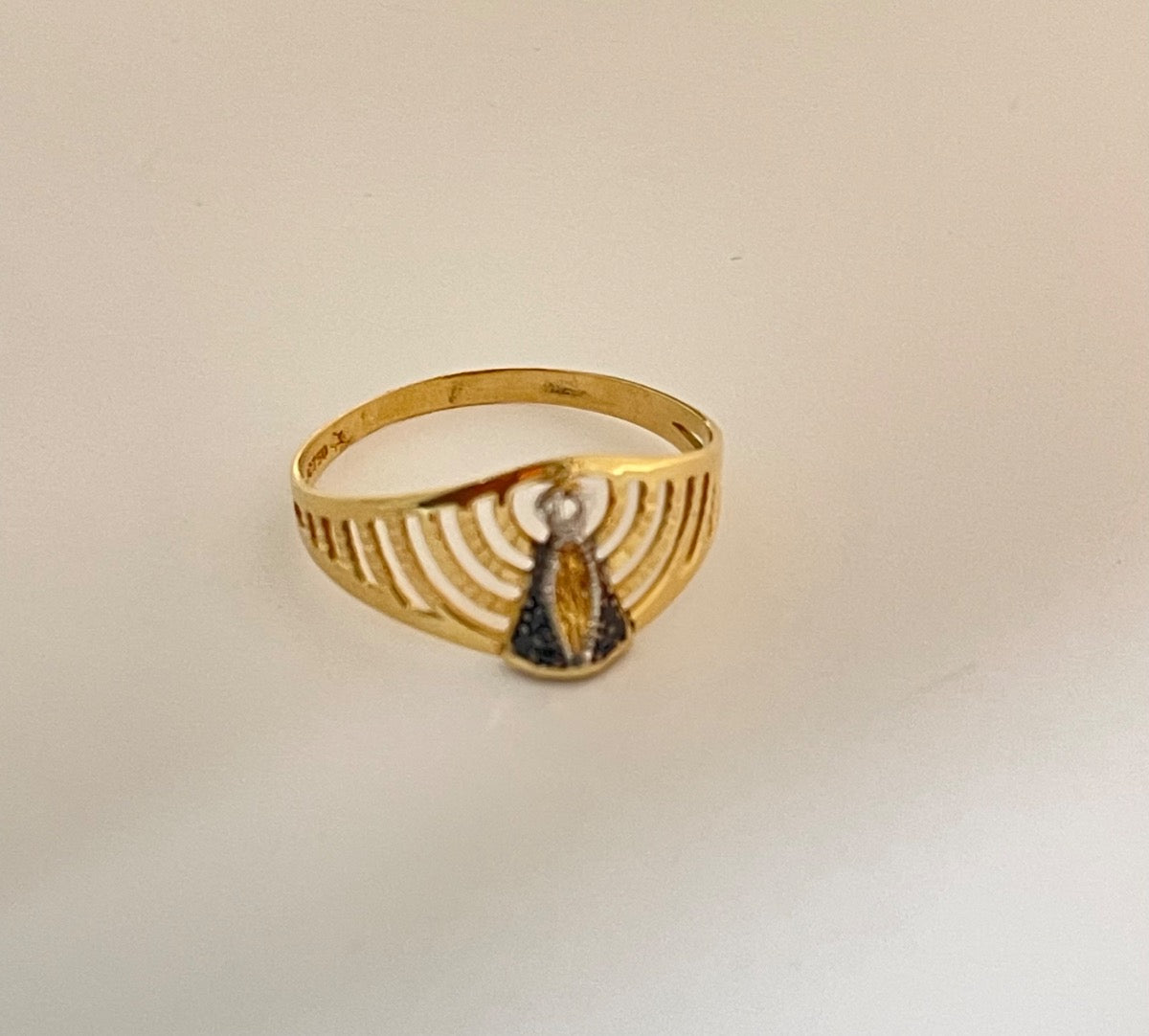 18K Yellow Gold  Ring with CZ