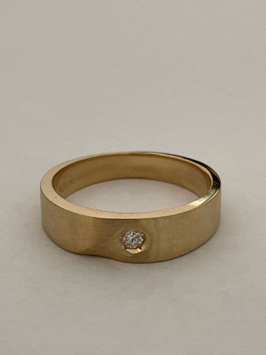 18K Yellow Gold  Wedding Band with Diamond