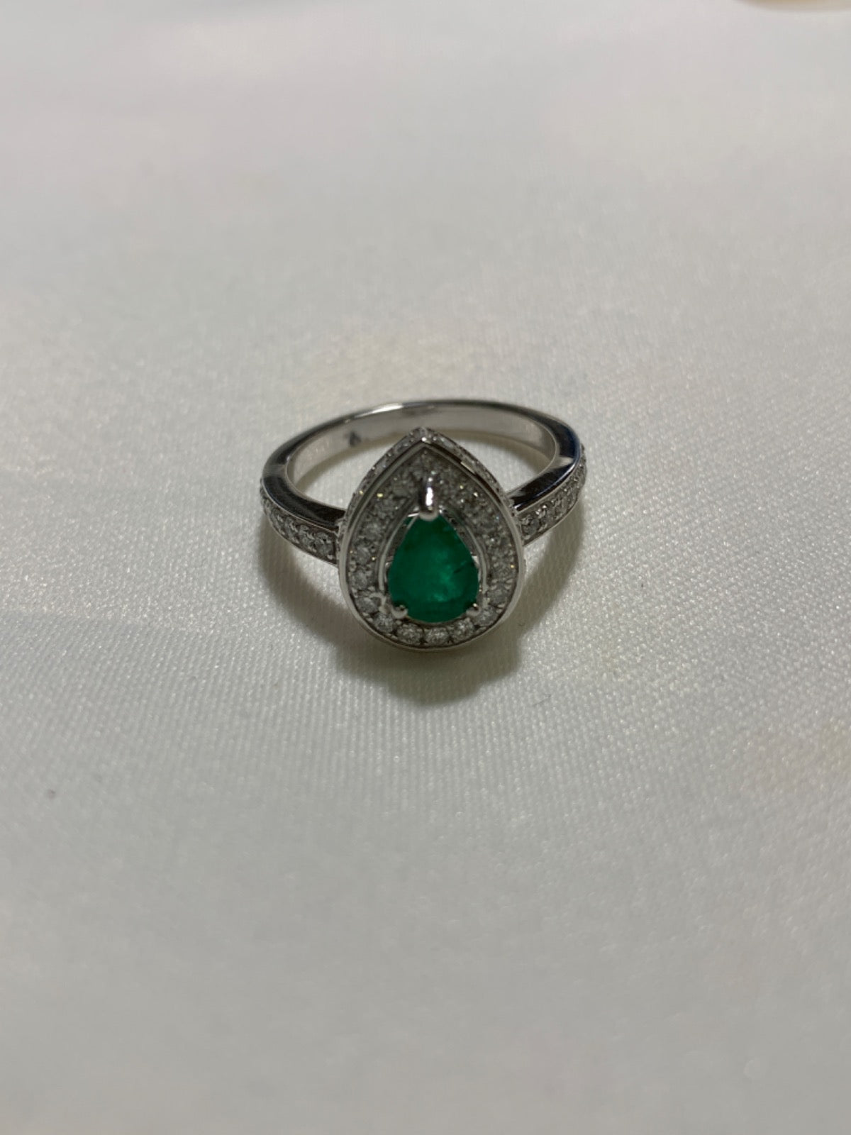 14K White Gold  Ring with Emerald and Diamond