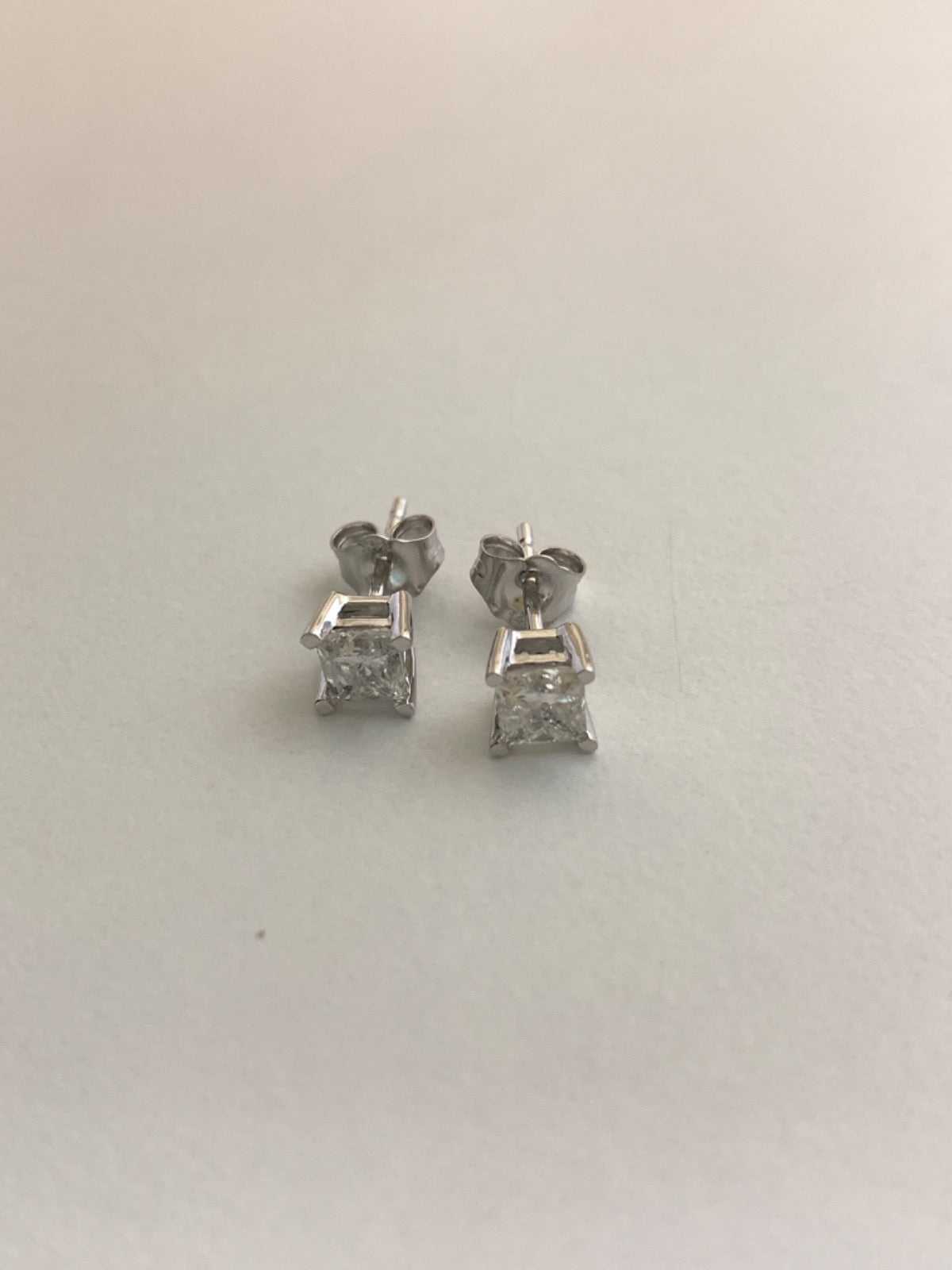 14K White Gold  Earring with Diamond