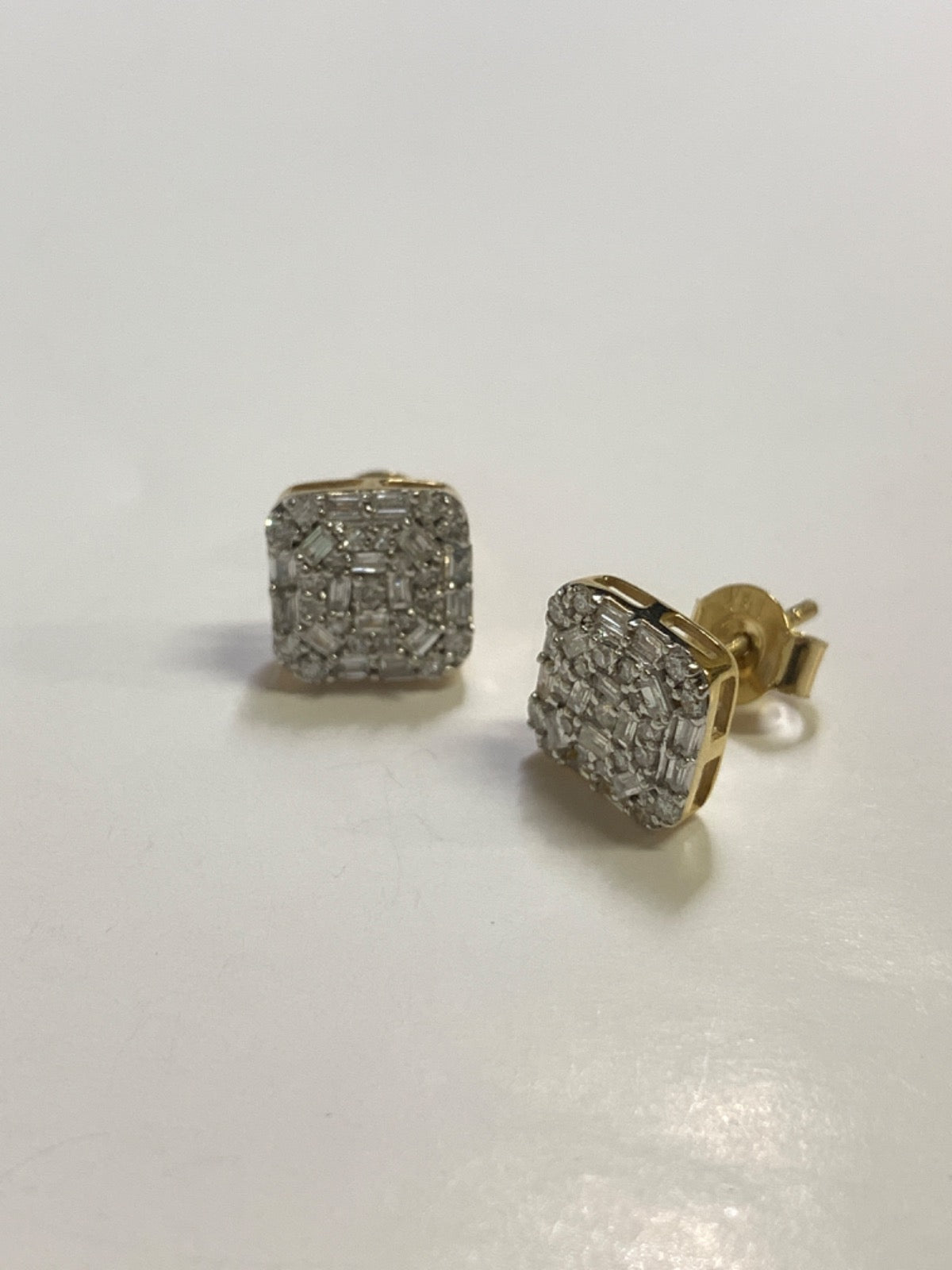 14K Yellow Gold  Earring with Diamond