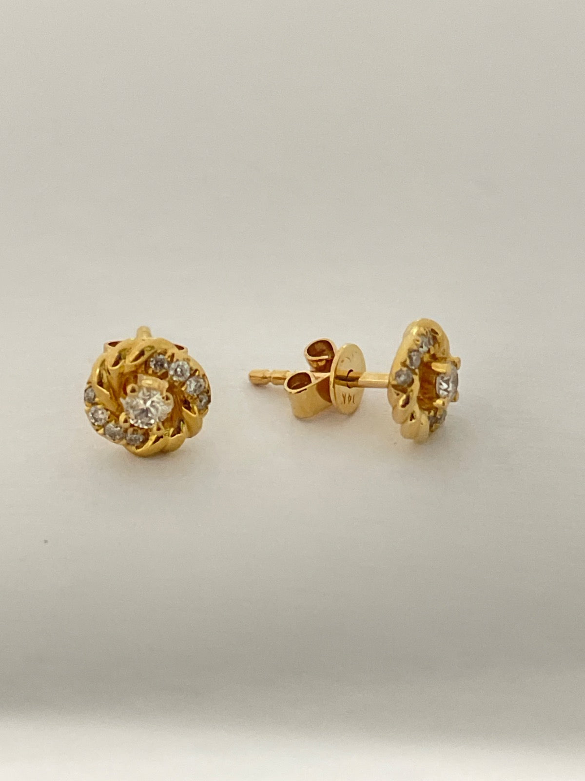 14K Yellow Gold  Earring with Diamond