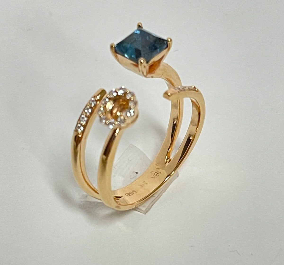 18K Rose Gold  Ring with Topaz and Diamond