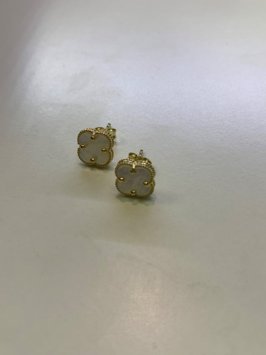 14k Brincho de trevo de ouro amarelo com mãe de pérola