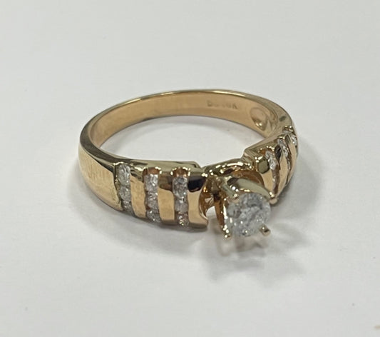 18K Yellow Gold  Engagement Ring with Diamond