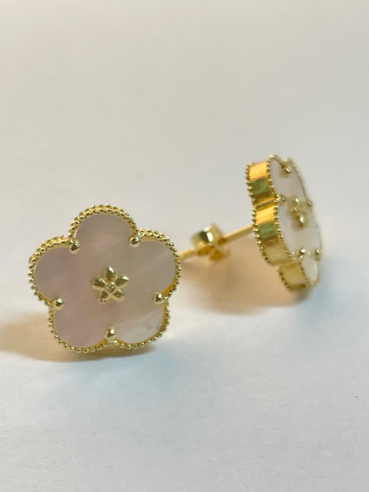 14K Yellow Gold  Earring with Mother Of Pearl