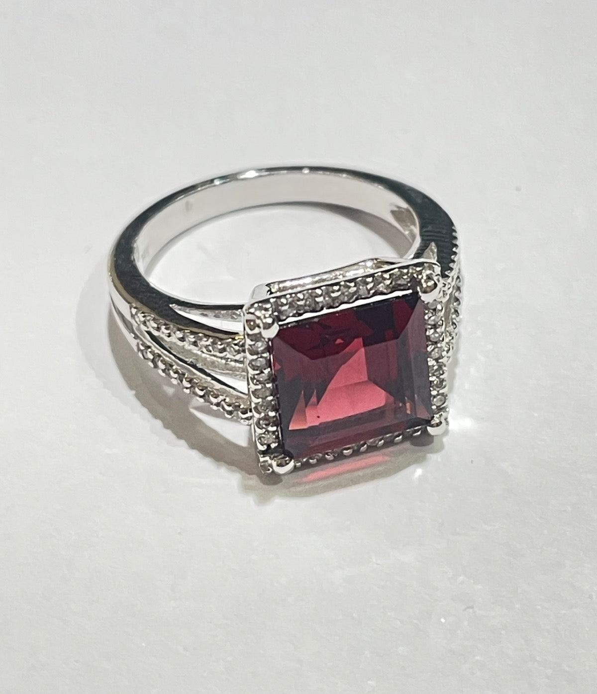 14K White Gold  Ring with Diamond and Garnet
