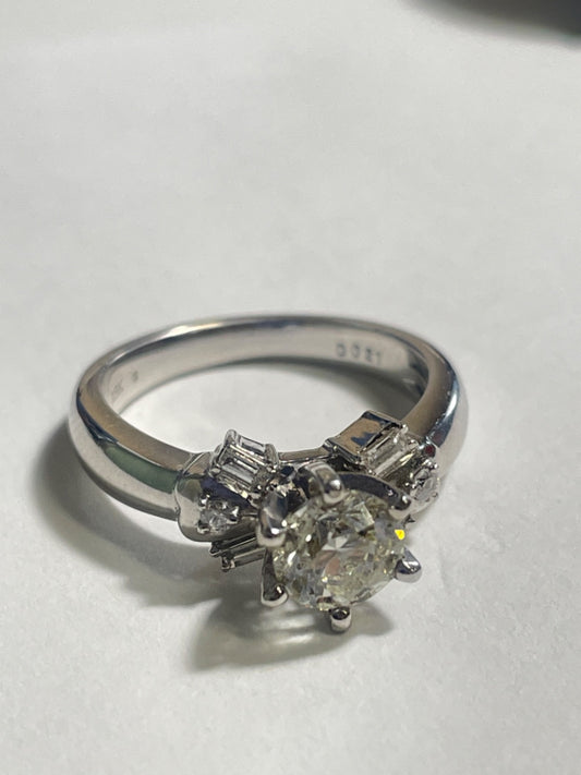 18K White Gold  Engagement Ring with Diamond