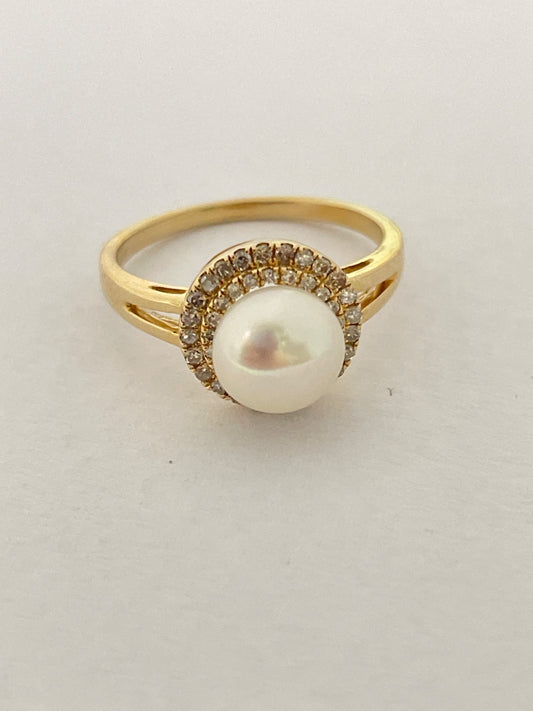 14K Yellow Gold  Ring with Diamond and Pearl