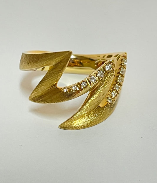 18K Yellow Gold  Ring with Diamond