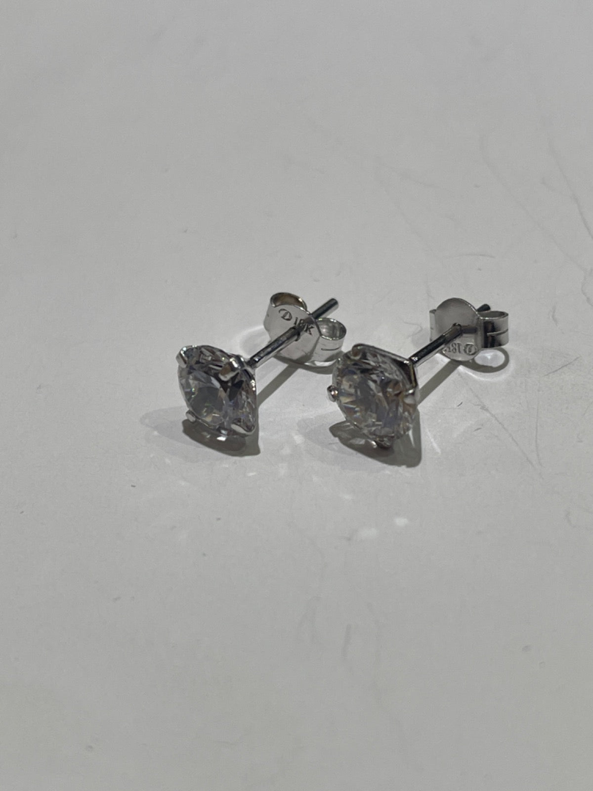 18K White Gold Studs 6mm Earring