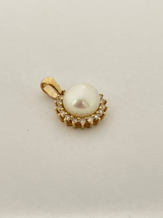 14K Yellow Gold  Pendant with Diamond and Pearl