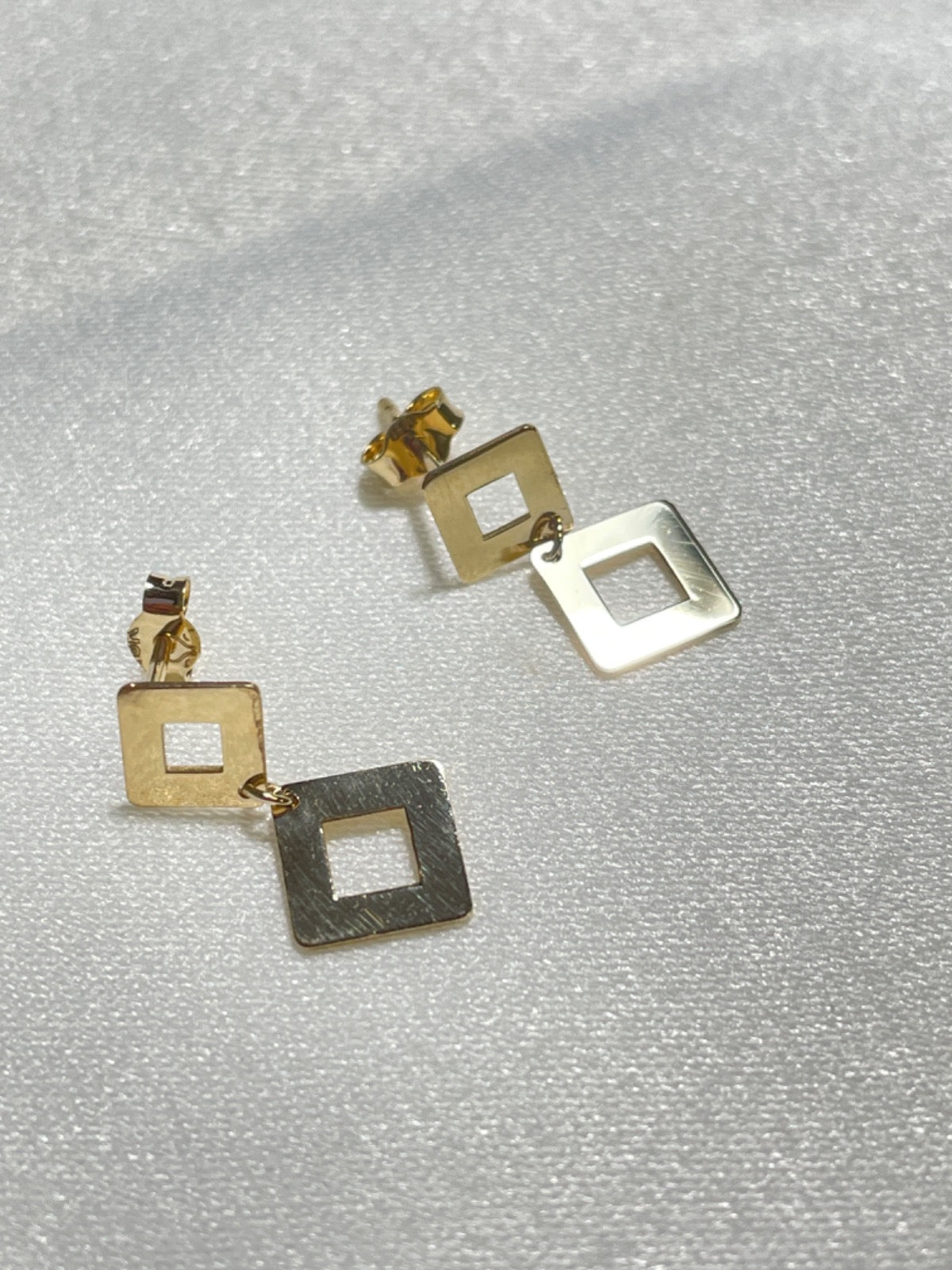 18K Yellow Gold Square Earring