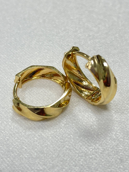 18K Yellow Gold Hoop Earring