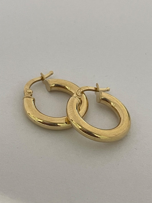 18K Yellow Gold Medium Hoop 3mmx10mm Earring