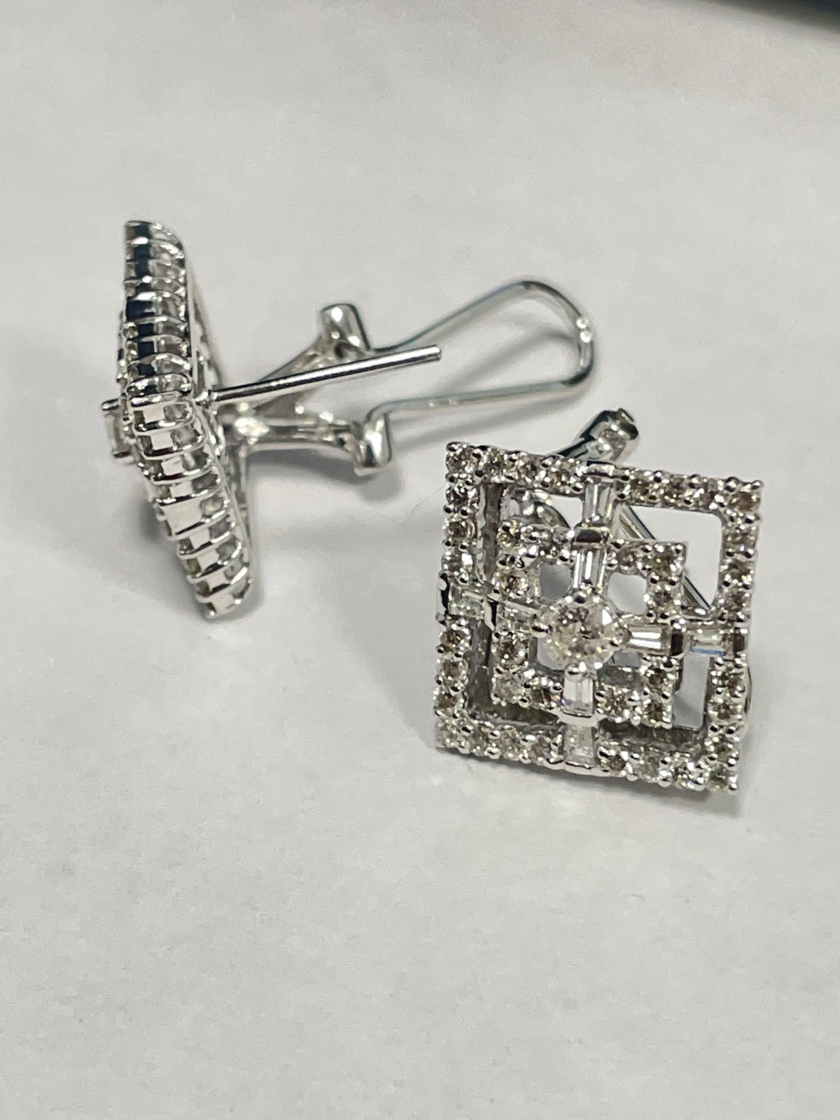 14K White Gold Square  Earring with Diamond