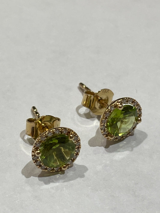 18K Yellow Gold  Earring with Diamond and Peridot