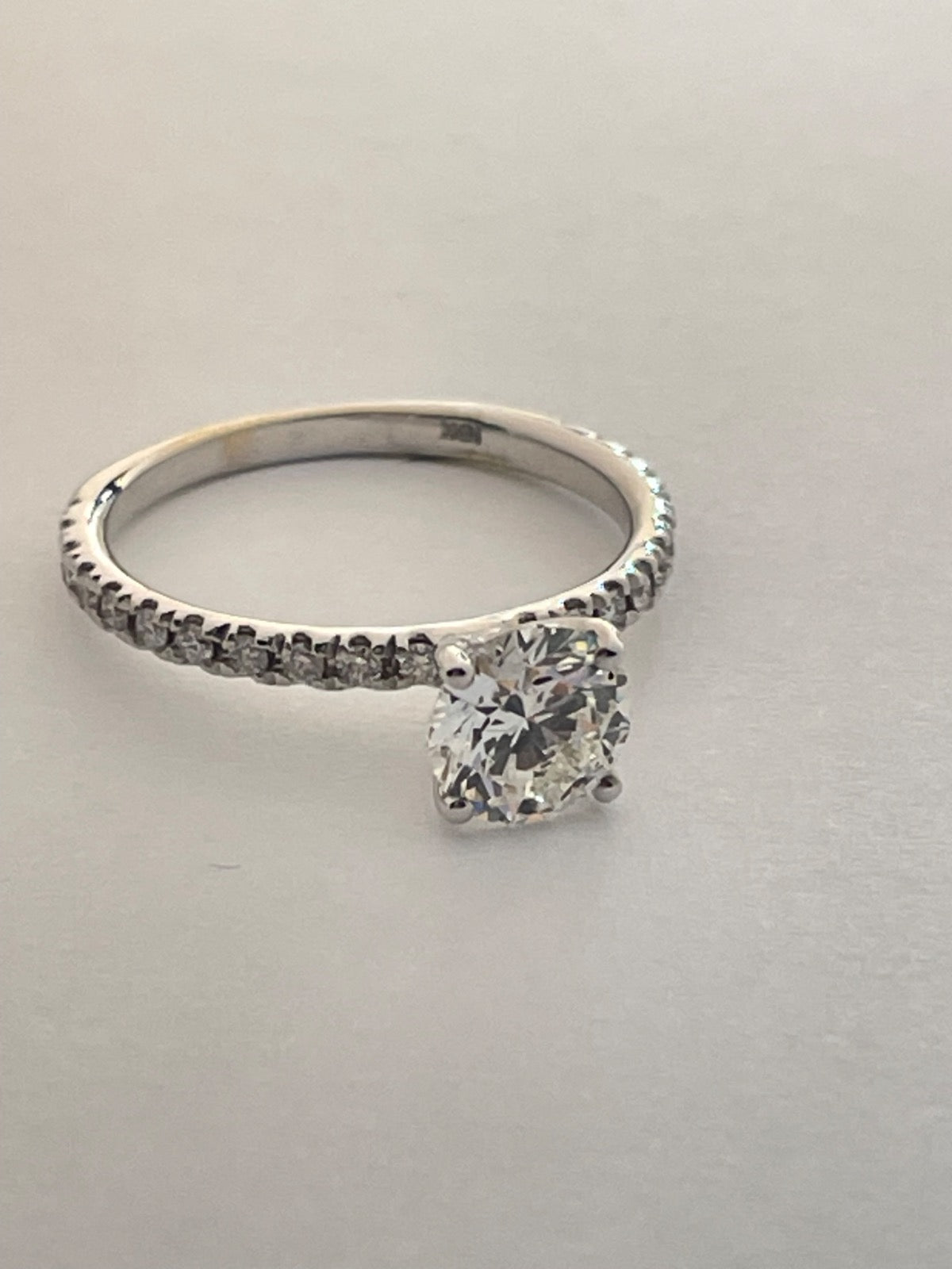 18K White Gold Engagement Ring with Diamond