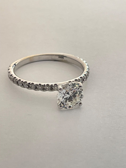18K White Gold Engagement Ring with Diamond