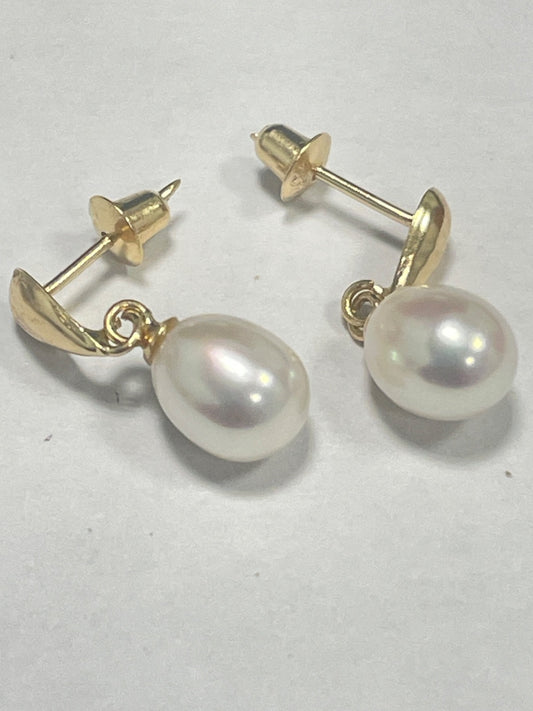 18K Yellow Gold Droop Earring with Pearl