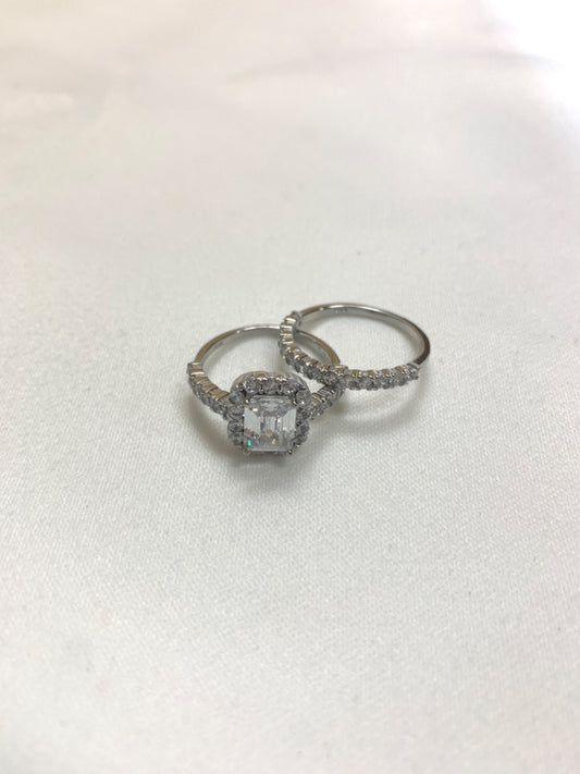 White Silver  Ring with CZ