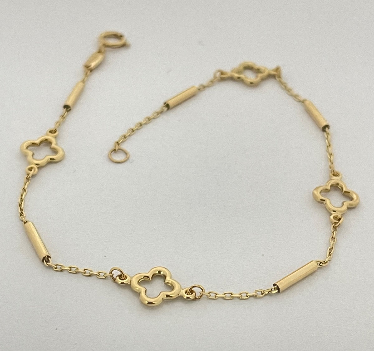 18K Yellow Gold Clover & Bar  Bracelet