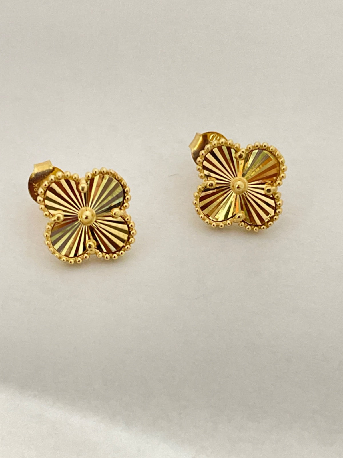 18K Yellow Gold Clover  Earring