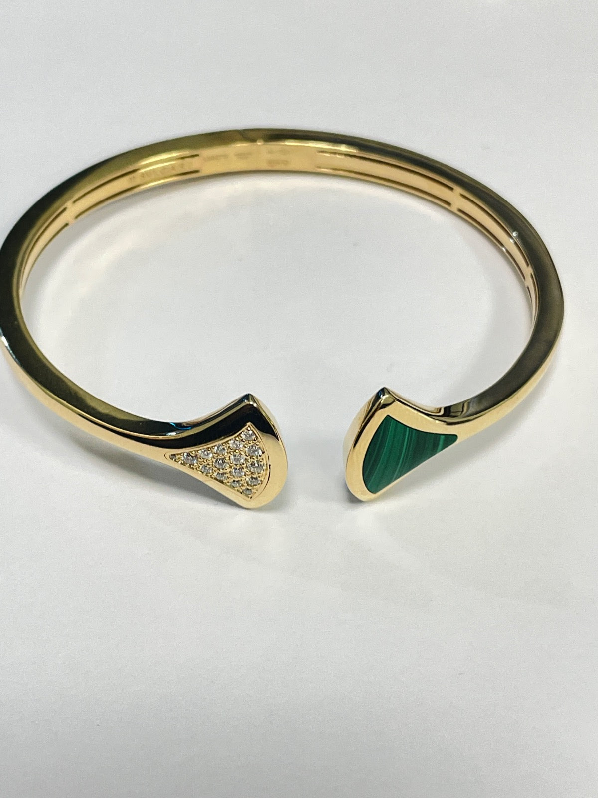 18K Yellow Gold  Bracelet with Malachite and Diamond