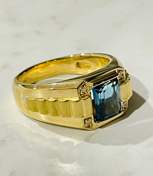 18K Yellow Gold  Men's Ring with Diamond and Topaz