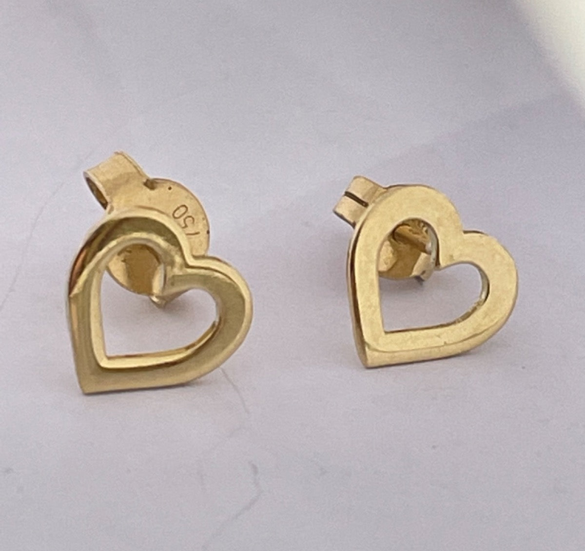 18K Yellow Gold Medium Heart Earring