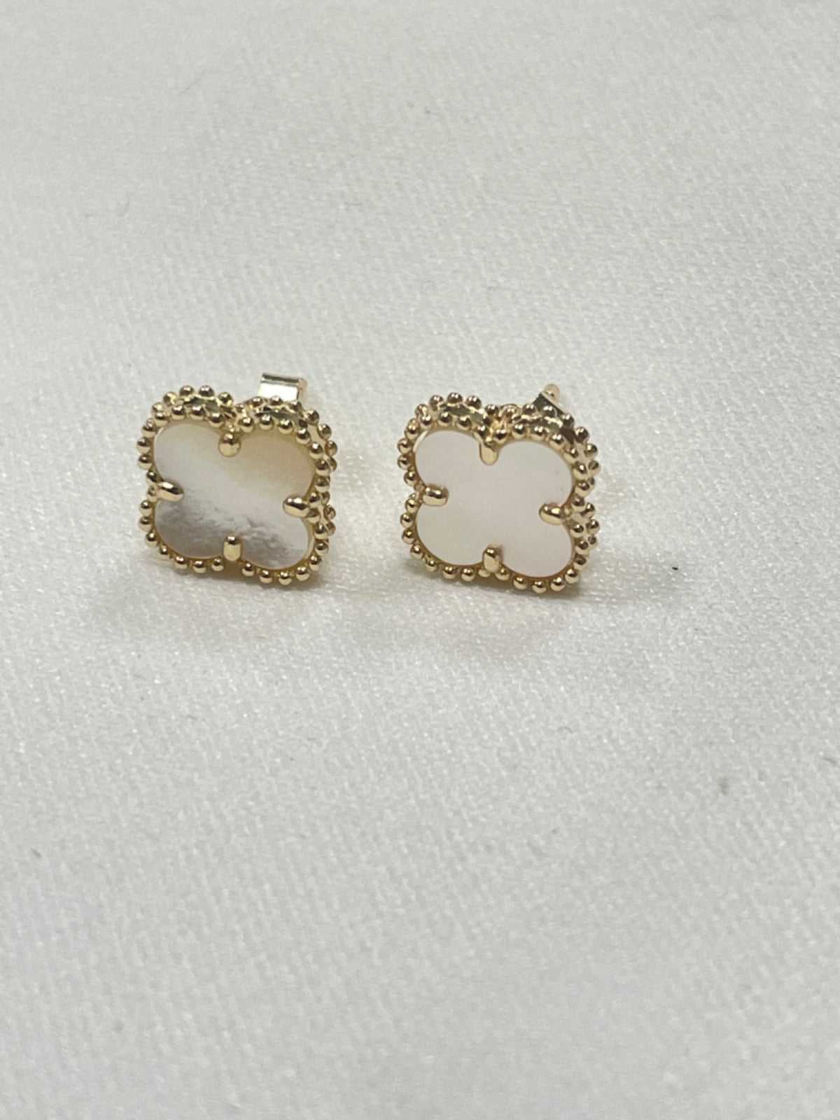 14K Yellow Gold Clove  Earring with Mother Of Pearl