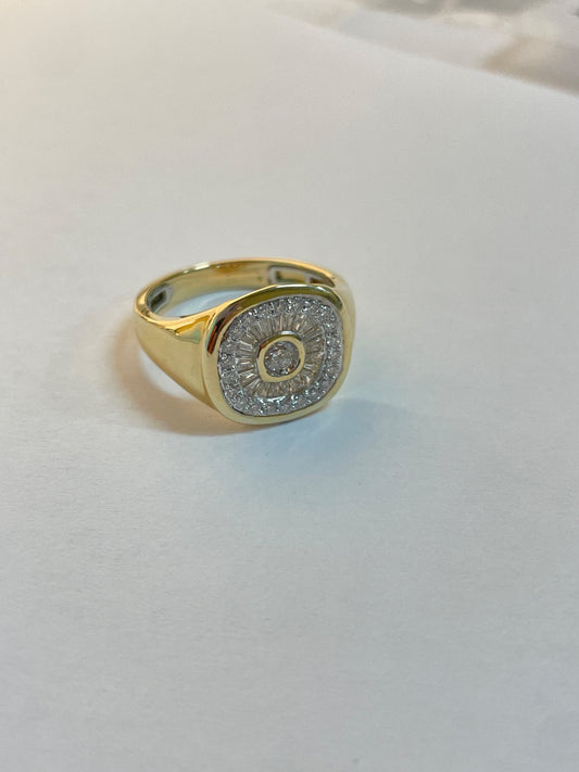 14K Yellow Gold  Men's Ring with Diamond