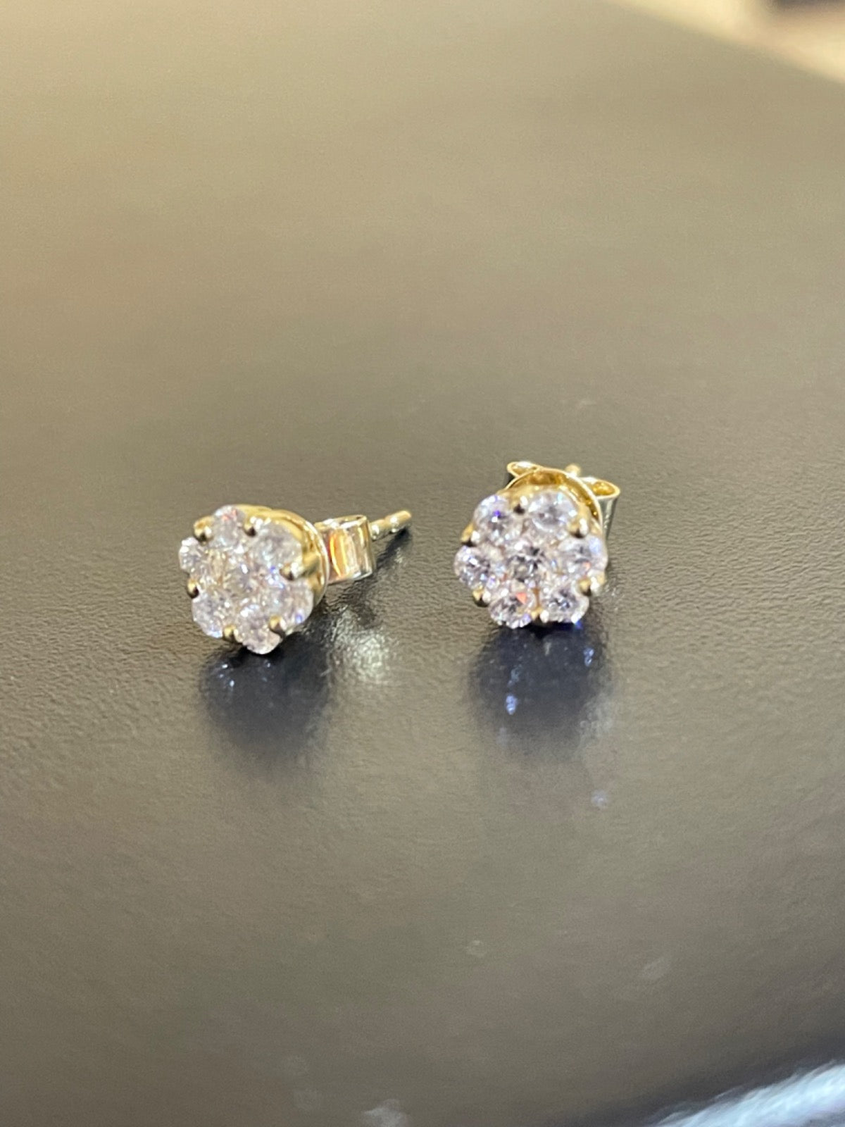 14K Yellow Gold  Earring with Diamond