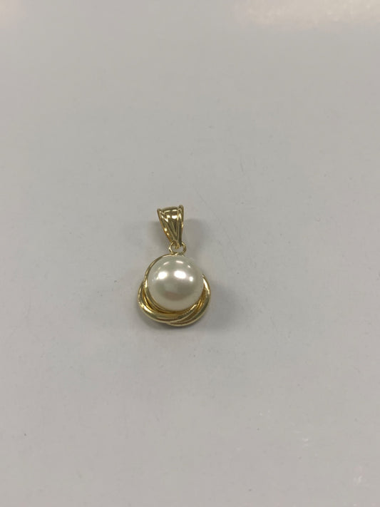 14K Yellow Gold  Pendant with Pearl
