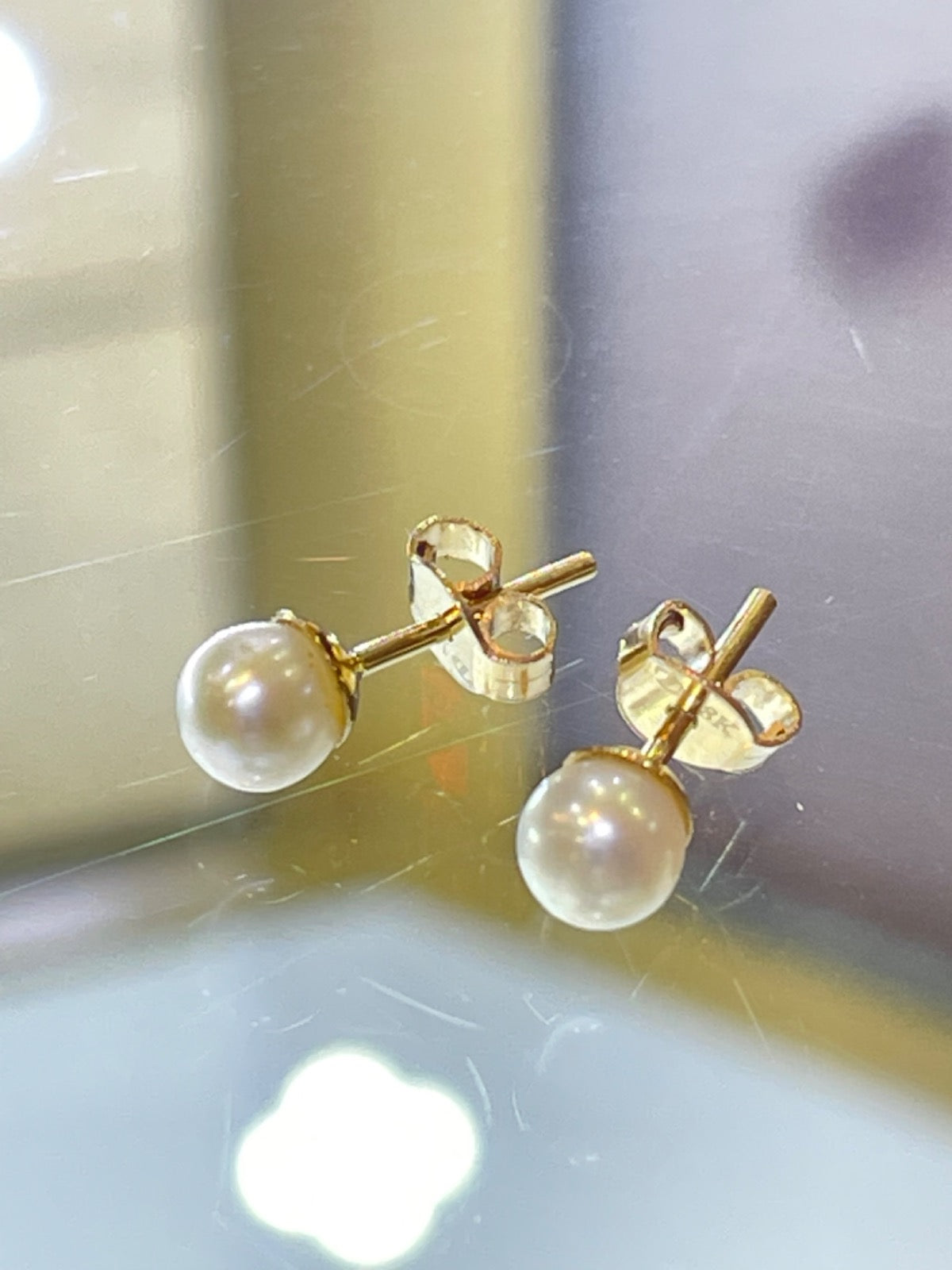 18K Yellow Gold  Earring with Pearl