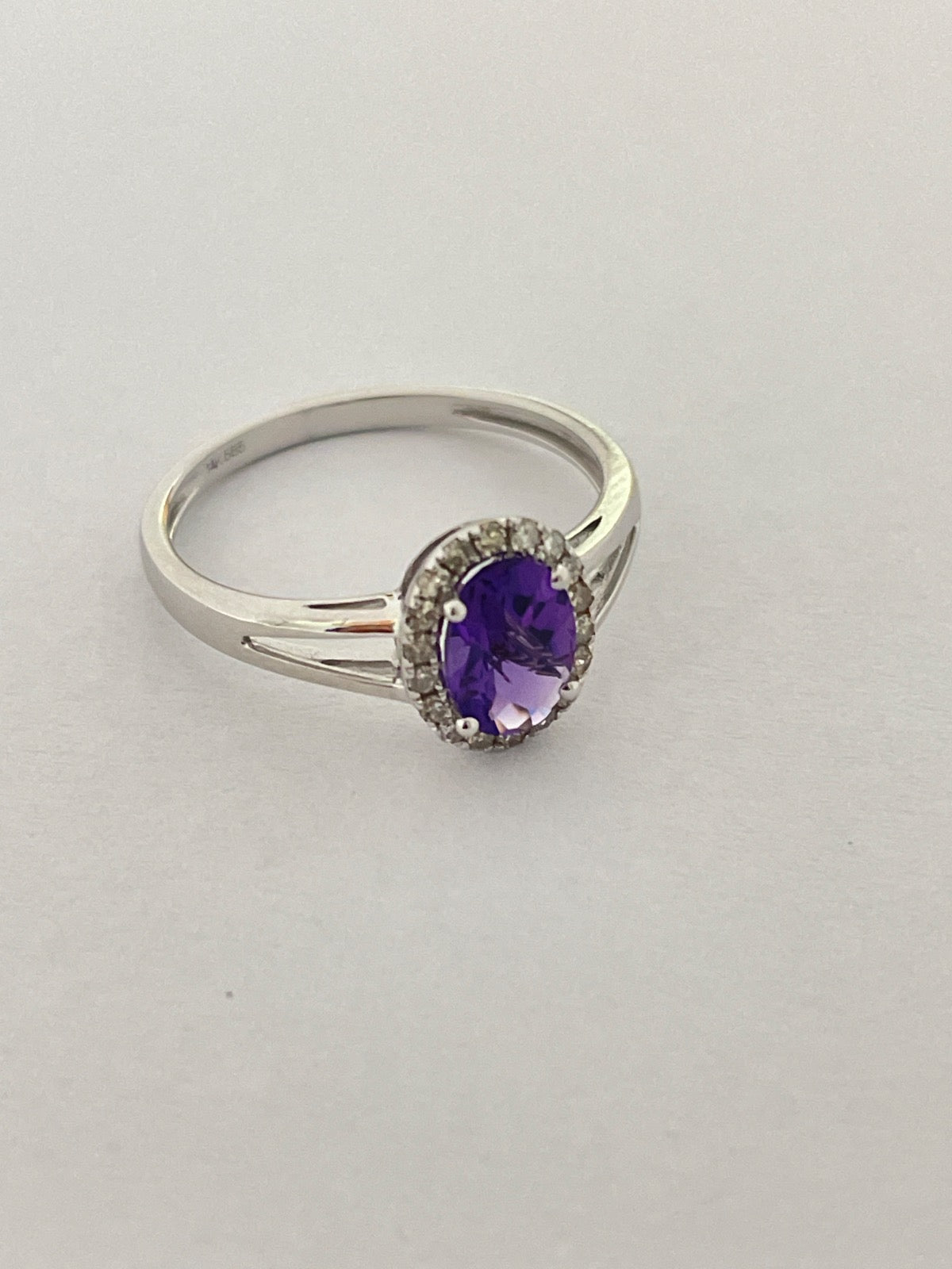 14K White Gold  Ring with Amethyst