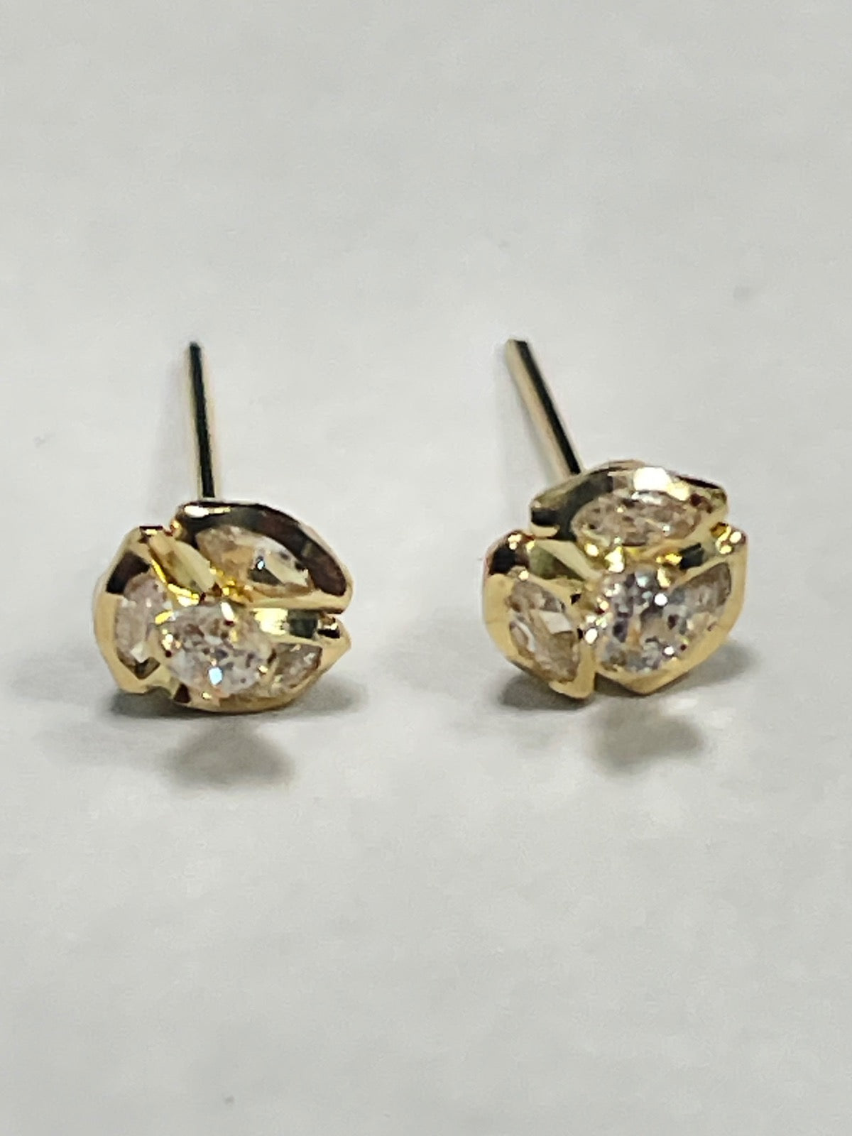 18K Yellow Gold  Earring with CZ