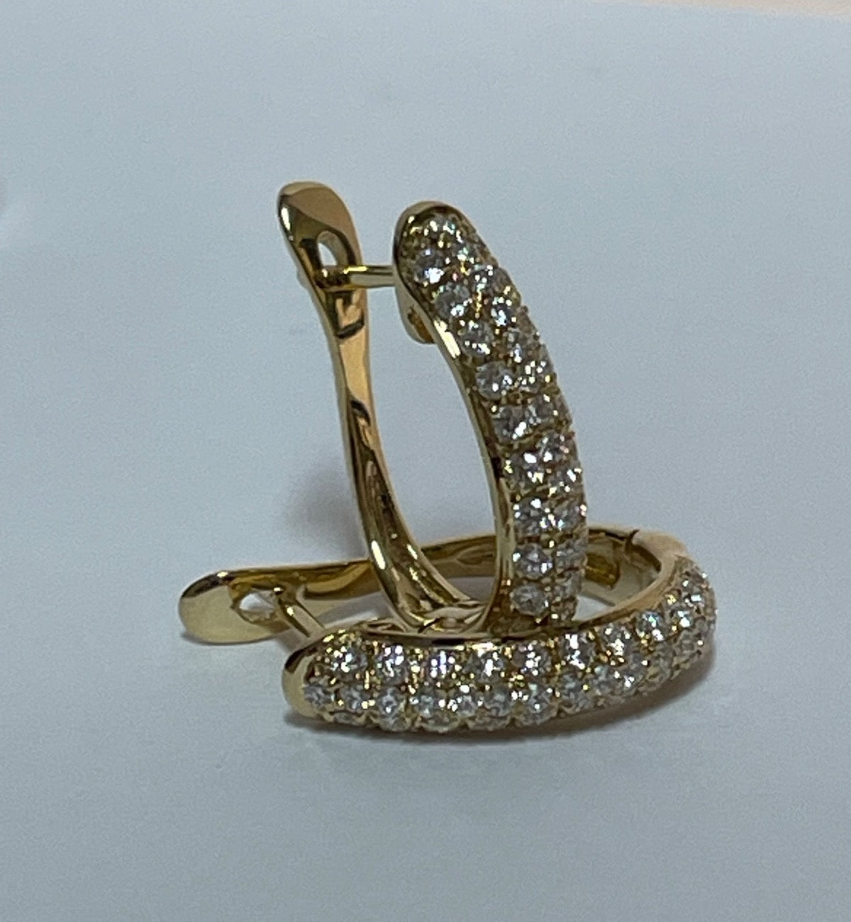 18K Yellow Gold  Earring with Diamond