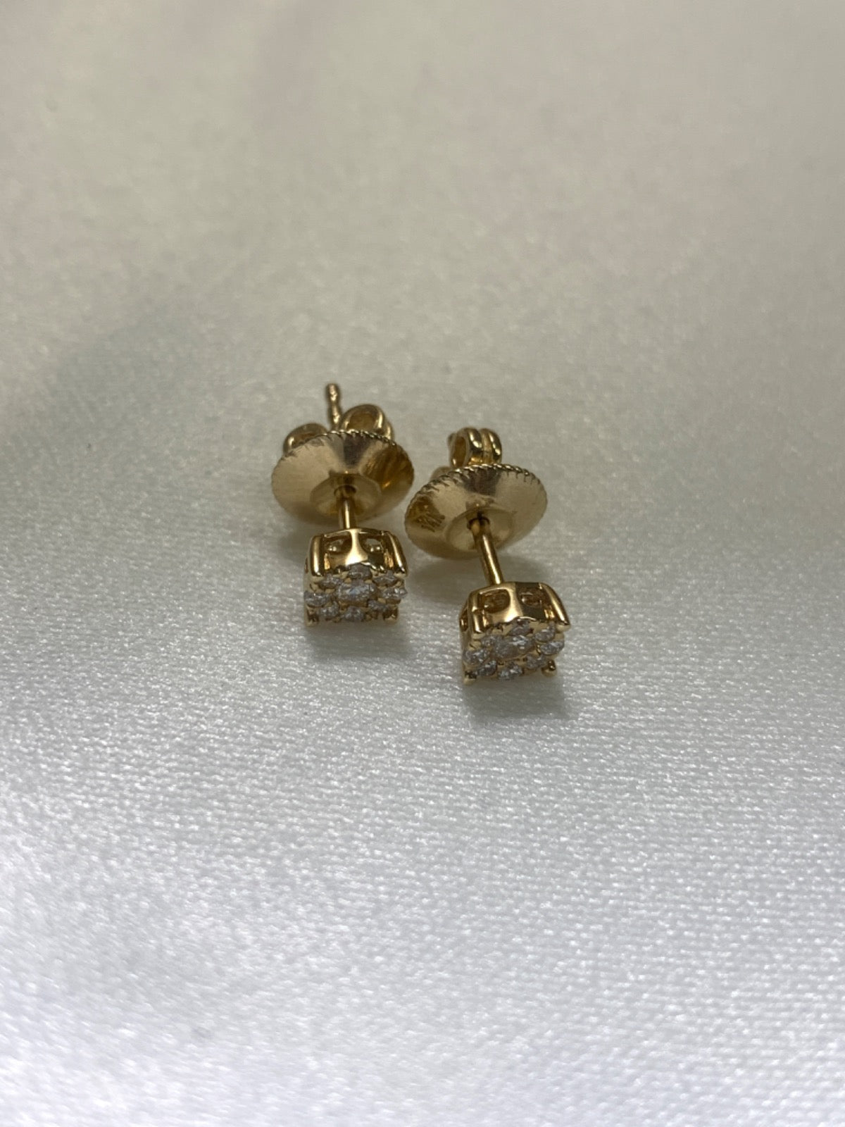 14K Yellow Gold  Earring with Diamond