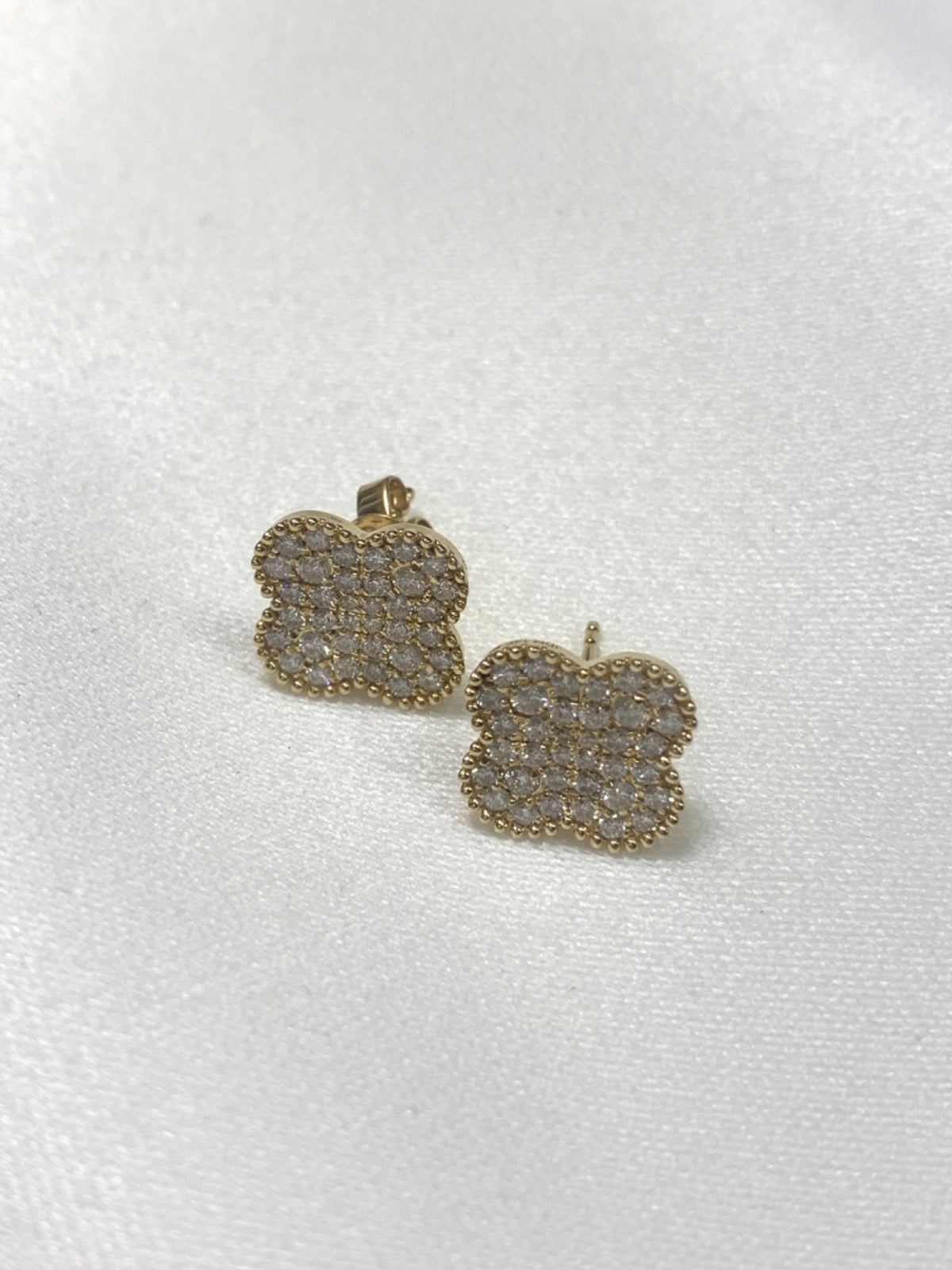 14K Yellow Gold  Earring with Diamond